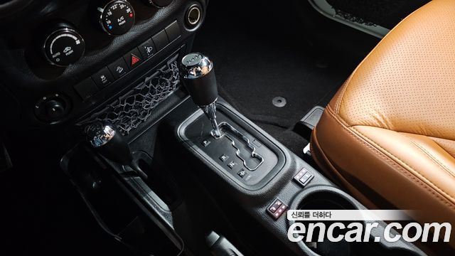 Jeep Wrangler 2017 — photo 12