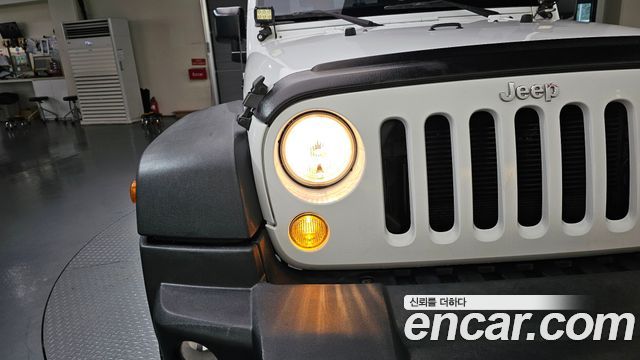 Jeep Wrangler 2017 — photo 8