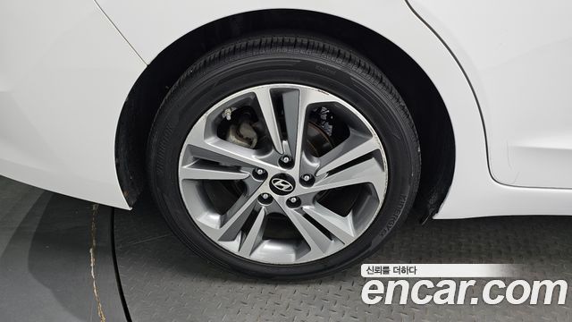 Hyundai AVANTE 2018 — photo 5
