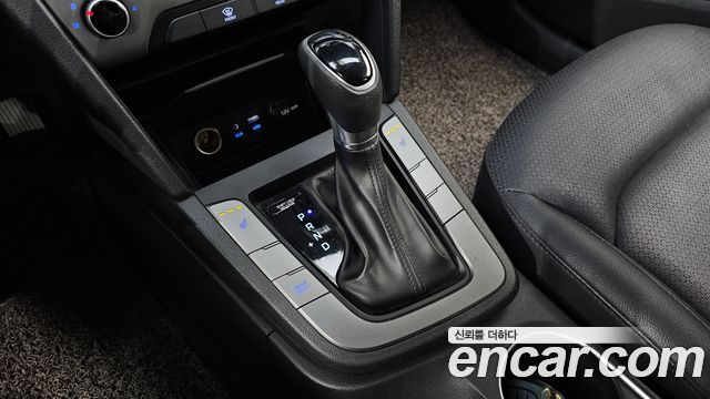 Hyundai AVANTE 2018 — photo 9