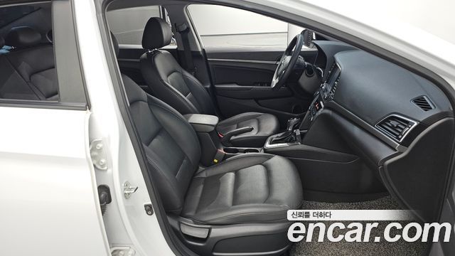 Hyundai AVANTE 2018 — photo 10