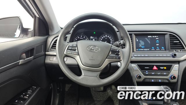 Hyundai AVANTE 2018 — photo 13