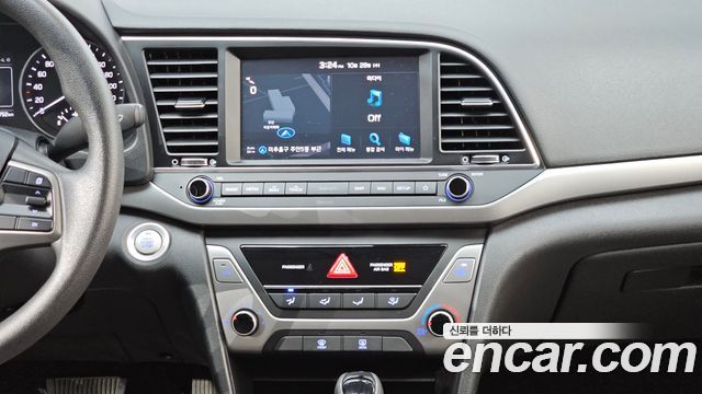 Hyundai AVANTE 2018 — photo 14