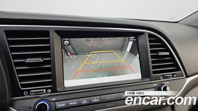 Hyundai AVANTE 2018 — photo 15