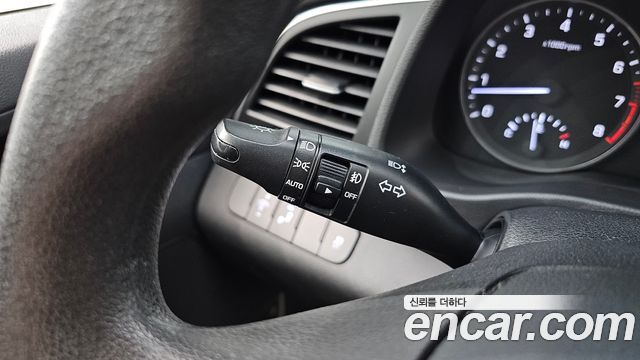 Hyundai AVANTE 2018 — photo 18