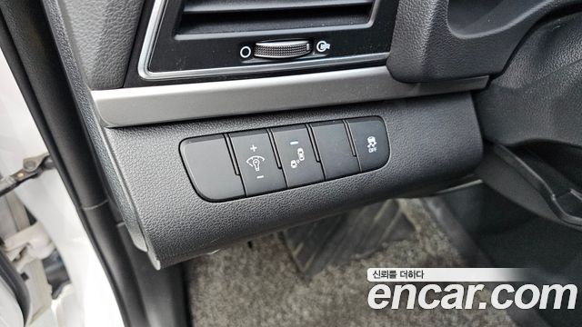 Hyundai AVANTE 2018 — photo 19