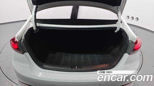 Hyundai AVANTE 2018 — photo 20