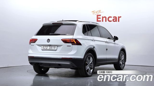 Volkswagen Tiguan 2018 — photo 2