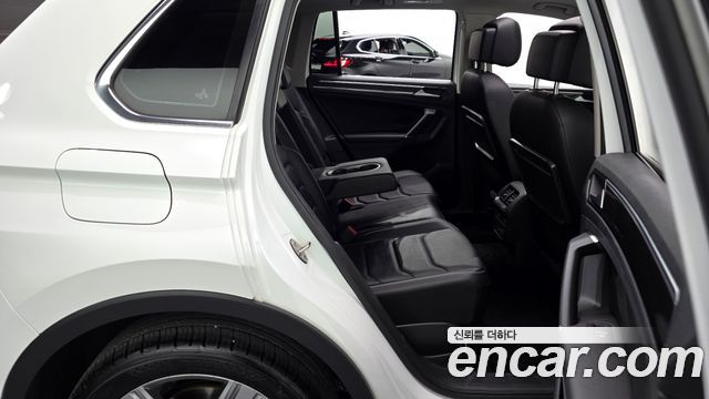Volkswagen Tiguan 2018 — photo 12