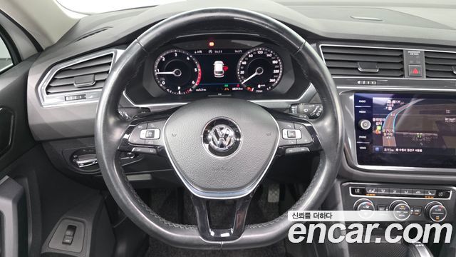 Volkswagen Tiguan 2018 — photo 13