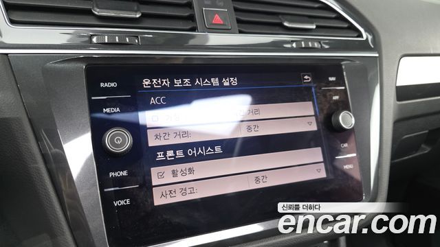 Volkswagen Tiguan 2018 — photo 17