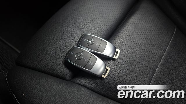 Mercedes-Benz GLC-Class 2020 — photo 27