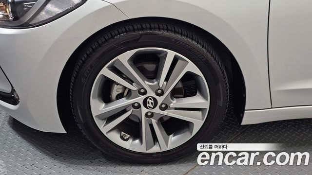 Hyundai AVANTE 2017 — photo 5