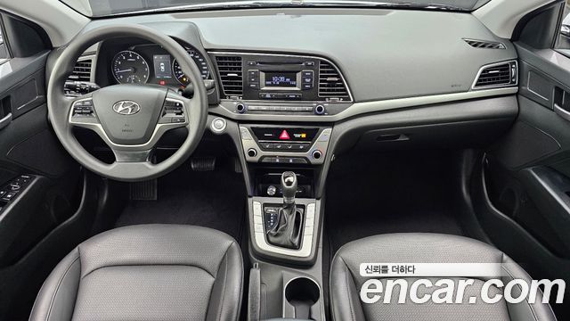 Hyundai AVANTE 2017 — photo 10
