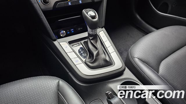 Hyundai AVANTE 2017 — photo 12