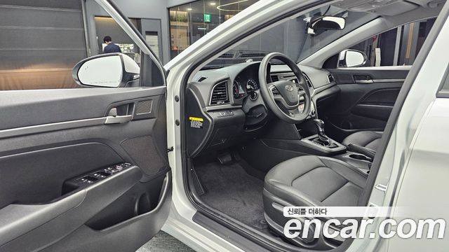 Hyundai AVANTE 2017 — photo 13