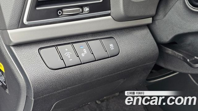 Hyundai AVANTE 2017 — photo 21
