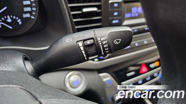 Hyundai AVANTE 2017 — photo 24