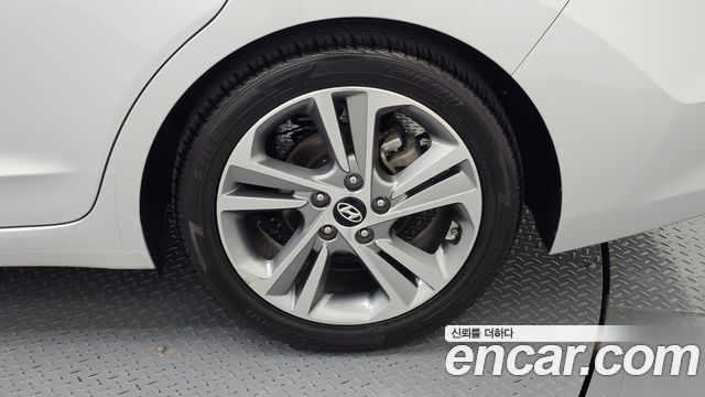 Hyundai AVANTE 2017 — photo 7