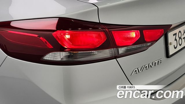 Hyundai AVANTE 2017 — photo 9