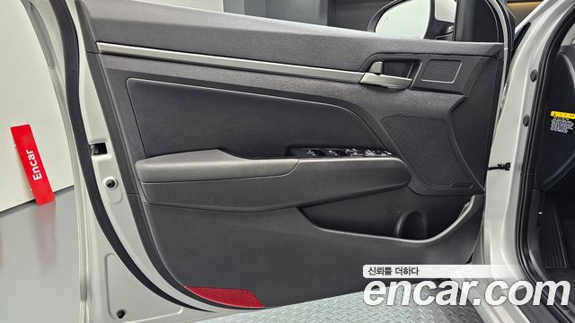 Hyundai AVANTE 2017 — photo 14