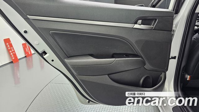 Hyundai AVANTE 2017 — photo 15