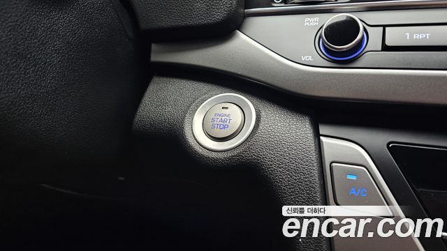 Hyundai AVANTE 2017 — photo 27