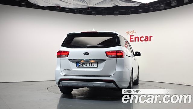 Kia Canival 2017 — photo 4
