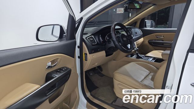 Kia Canival 2017 — photo 10