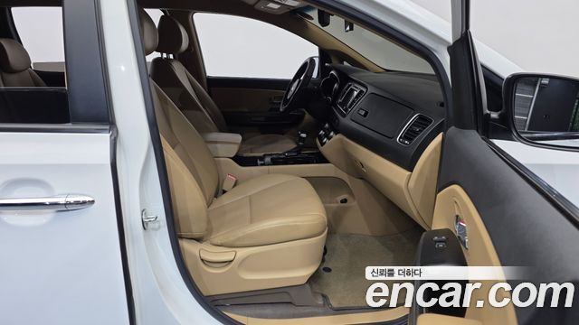 Kia Canival 2017 — photo 11