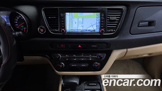 Kia Canival 2017 — photo 15