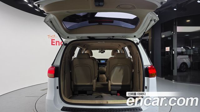 Kia Canival 2017 — photo 20