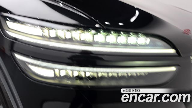 Genesis GV70 2025 — photo 8