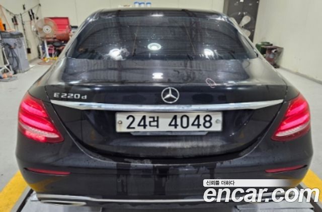 Mercedes-Benz E-Class 2017 — photo 2