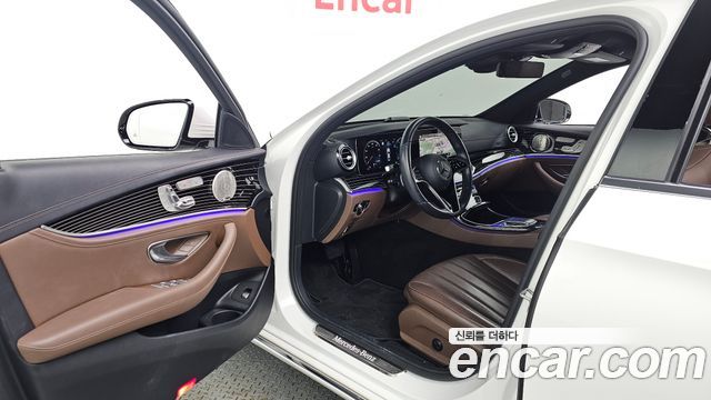 Mercedes-Benz E-Class 2021 — photo 13