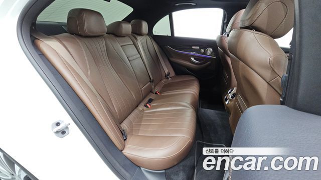 Mercedes-Benz E-Class 2021 — photo 17