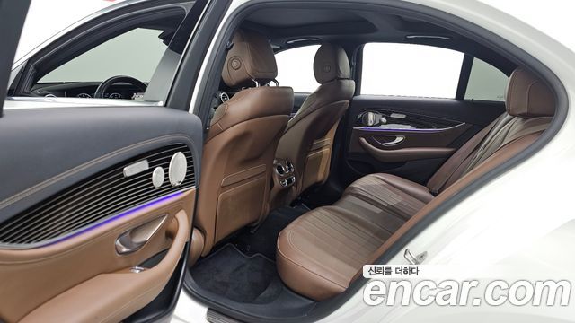 Mercedes-Benz E-Class 2021 — photo 18
