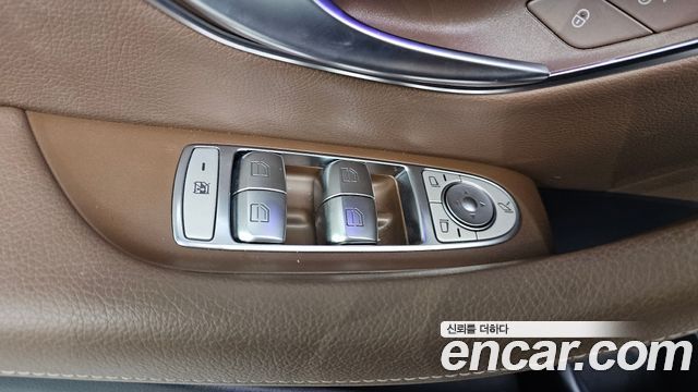 Mercedes-Benz E-Class 2021 — photo 24