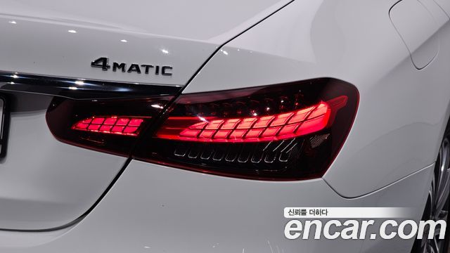 Mercedes-Benz E-Class 2021 — photo 9