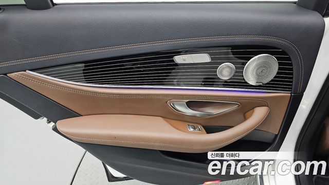 Mercedes-Benz E-Class 2021 — photo 15
