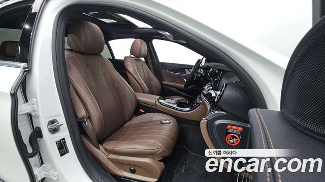 Mercedes-Benz E-Class 2021 — photo 16