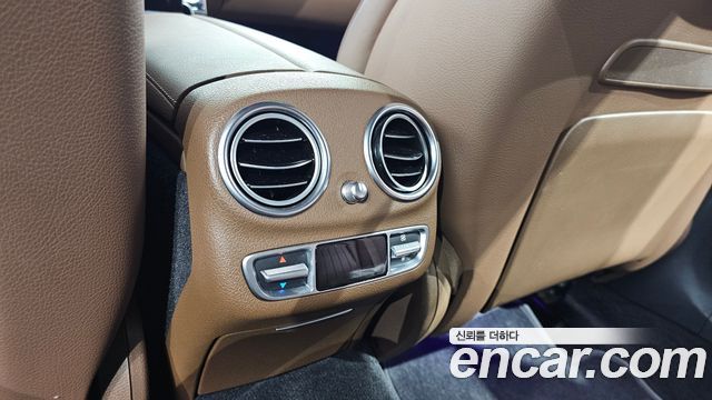 Mercedes-Benz E-Class 2021 — photo 34