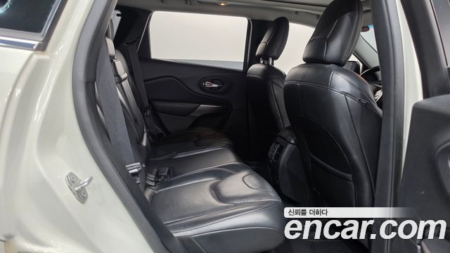 Jeep Cherokee 2019 — photo 17