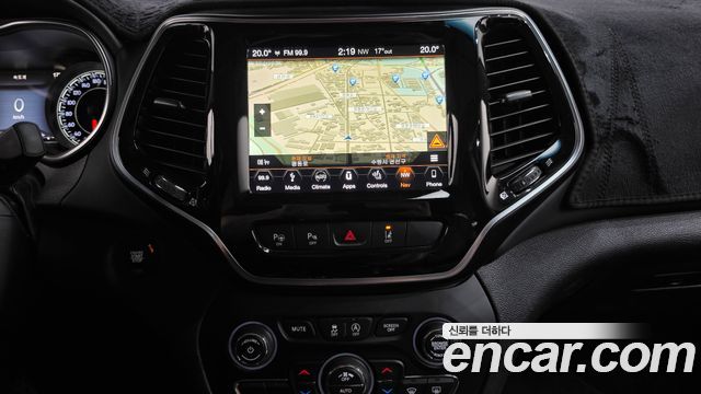 Jeep Cherokee 2019 — photo 18