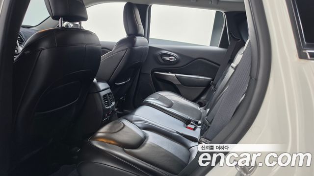 Jeep Cherokee 2019 — photo 24