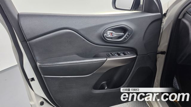 Jeep Cherokee 2019 — photo 14