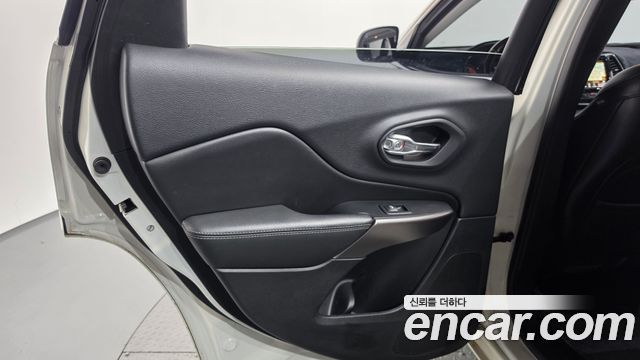 Jeep Cherokee 2019 — photo 15