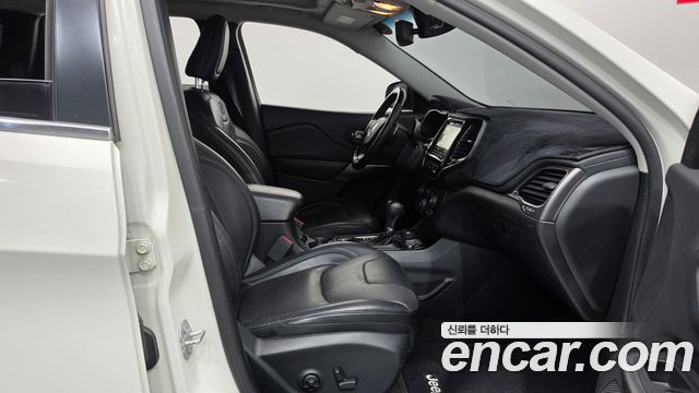 Jeep Cherokee 2019 — photo 16