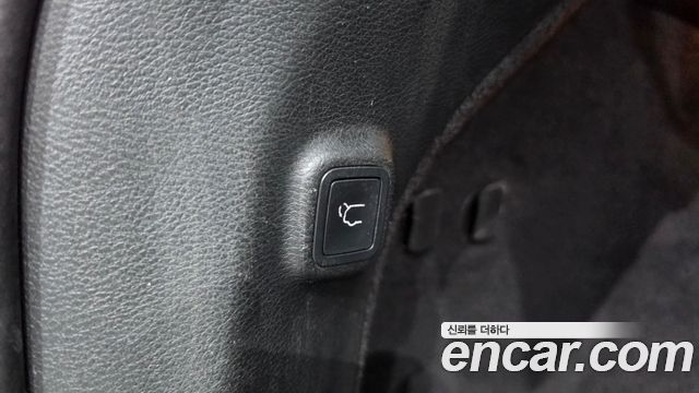 Jeep Cherokee 2019 — photo 28