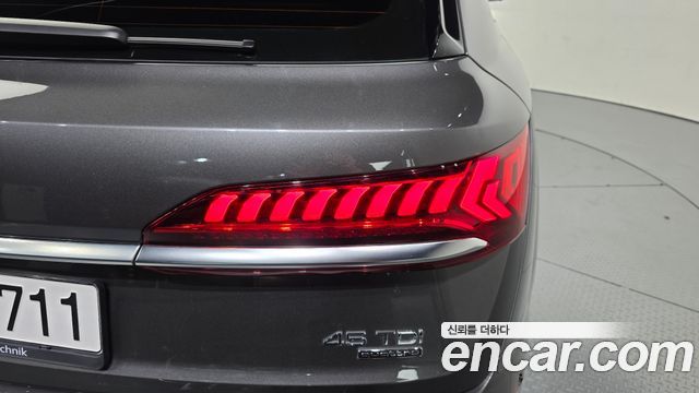 Audi Q7 2022 — photo 9